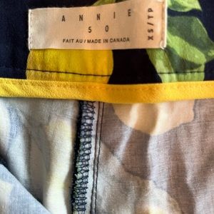 Annie 50 High-Waisted printed shorts, size XS.  Made in Canada.